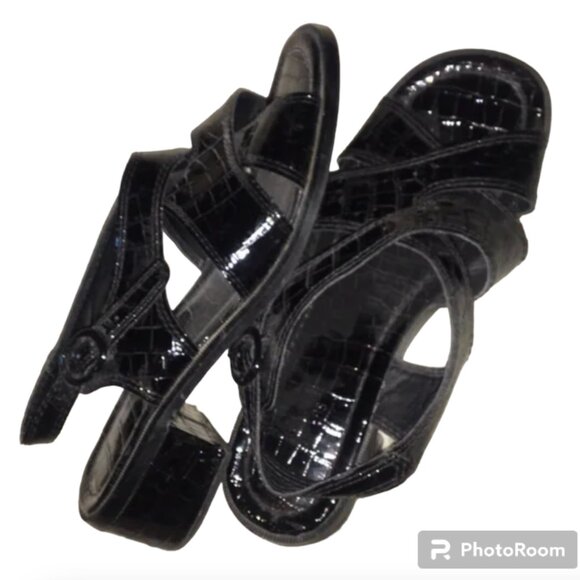 Urban Outfitters Shoes - ⭐️ UO Patent Leather Strappy Heeled Sandal